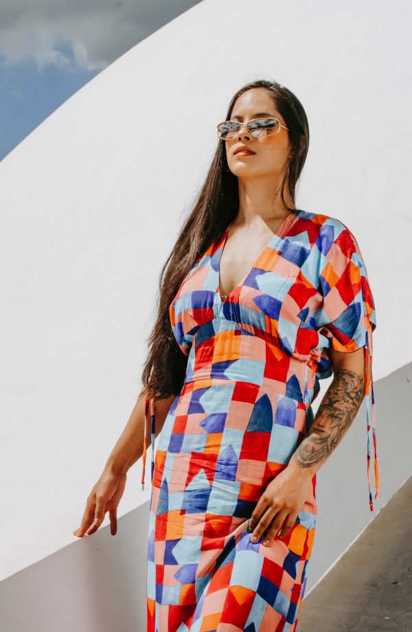 Vestido longo com ombro franzido