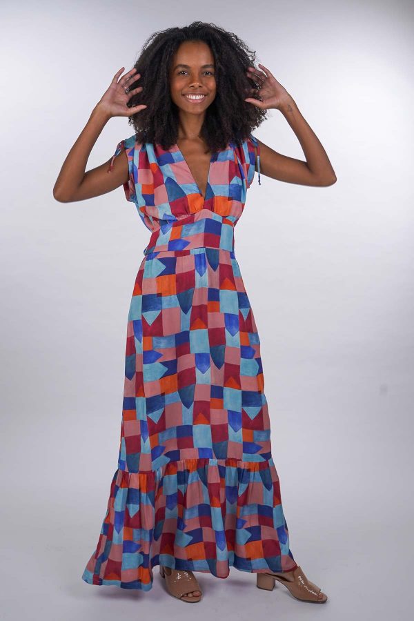 Vestido longo com ombro franzido